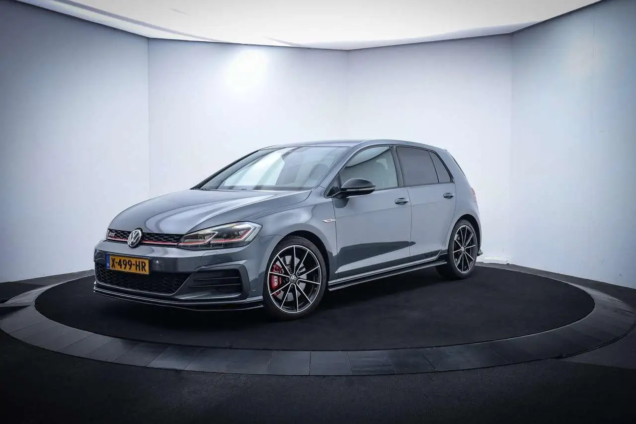 Photo 1 : Volkswagen Golf 2019 Petrol