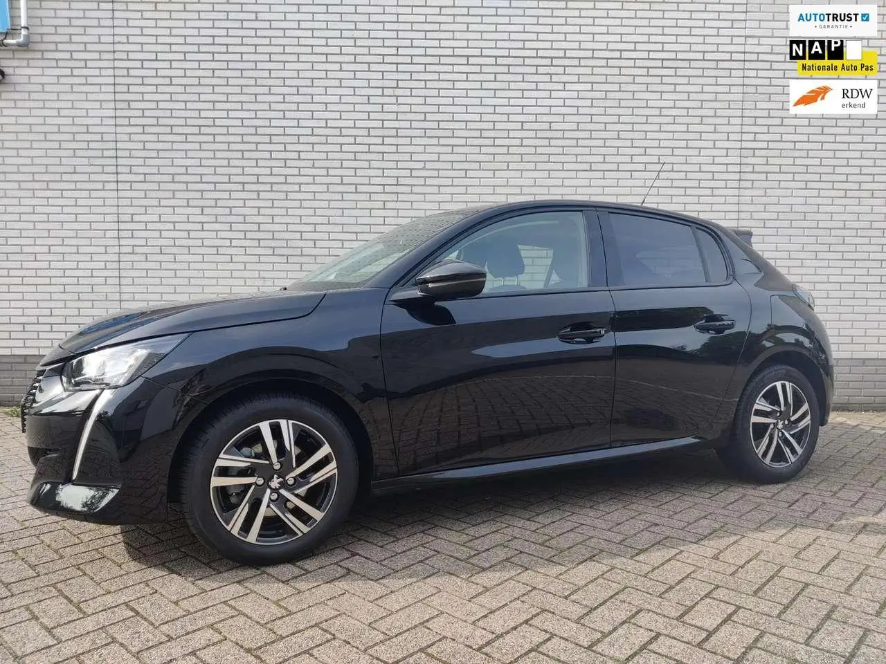 Photo 1 : Peugeot 208 2021 Petrol