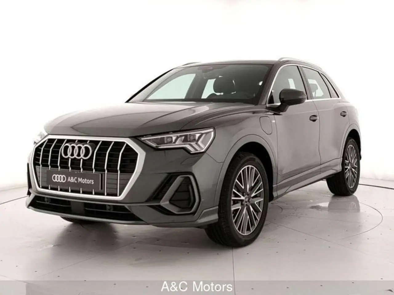 Photo 1 : Audi Q3 2024 Hybride