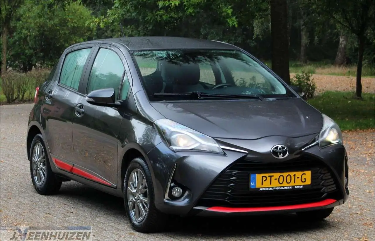 Photo 1 : Toyota Yaris 2017 Petrol