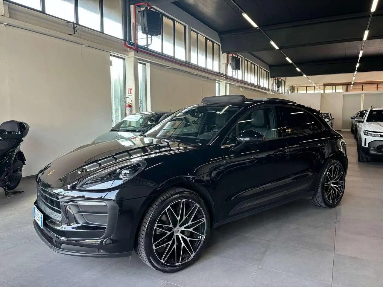 Photo 1 : Porsche Macan 2022 Essence