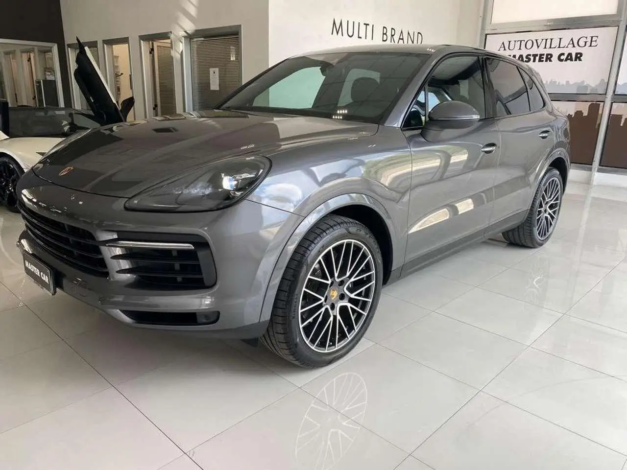 Photo 1 : Porsche Cayenne 2019 Petrol