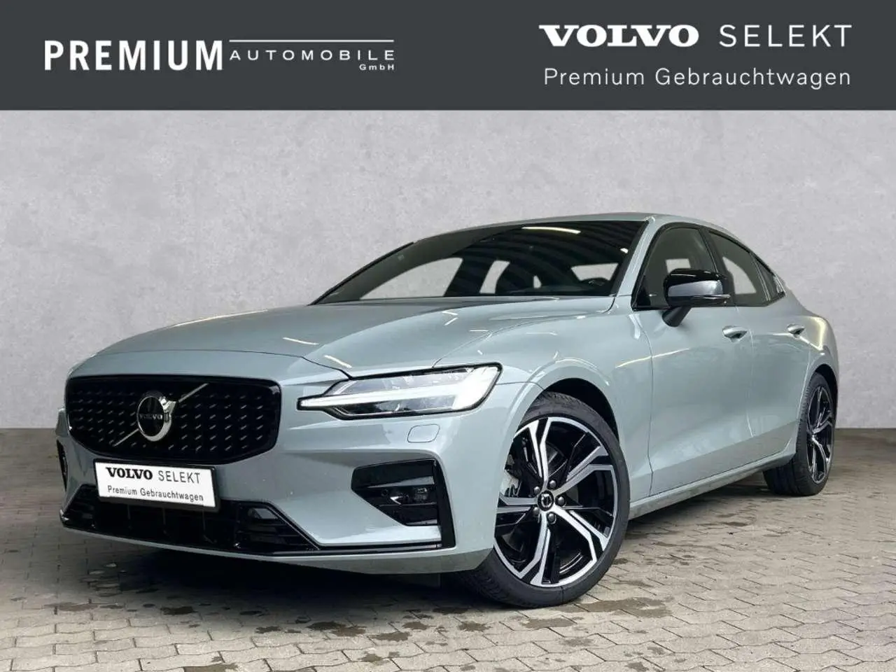 Photo 1 : Volvo S60 2024 Petrol