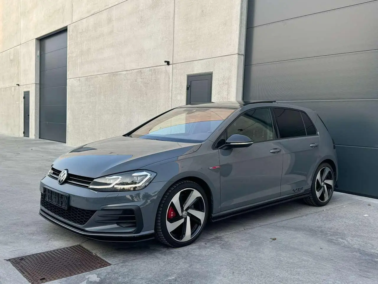 Photo 1 : Volkswagen Golf 2019 Petrol