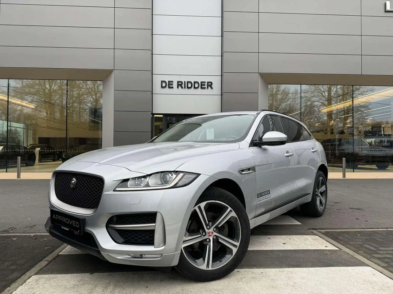 Photo 1 : Jaguar F-pace 2020 Essence