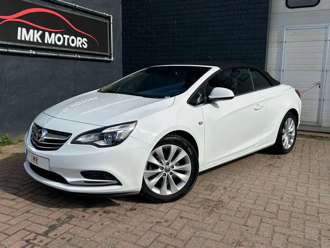 Photo 1 : Opel Cascada 2016 Petrol