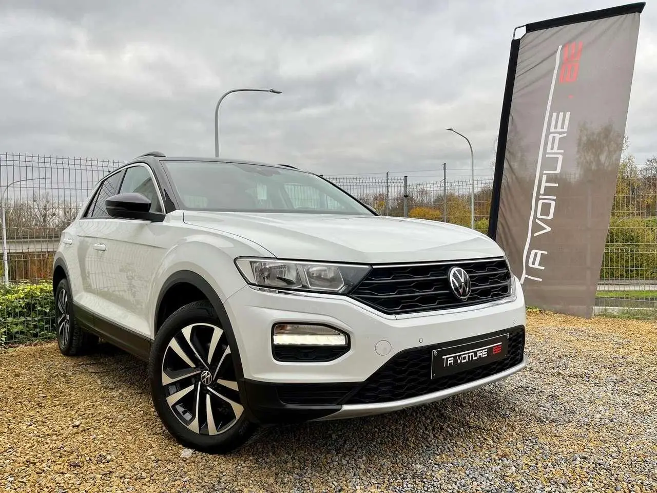 Photo 1 : Volkswagen T-roc 2021 Essence