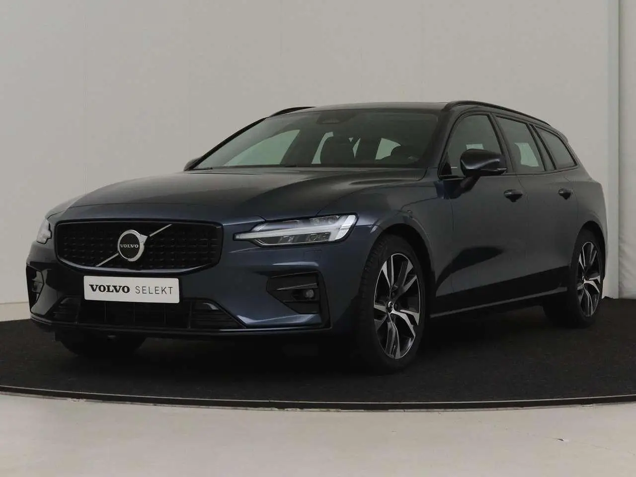 Photo 1 : Volvo V60 2023 Hybride