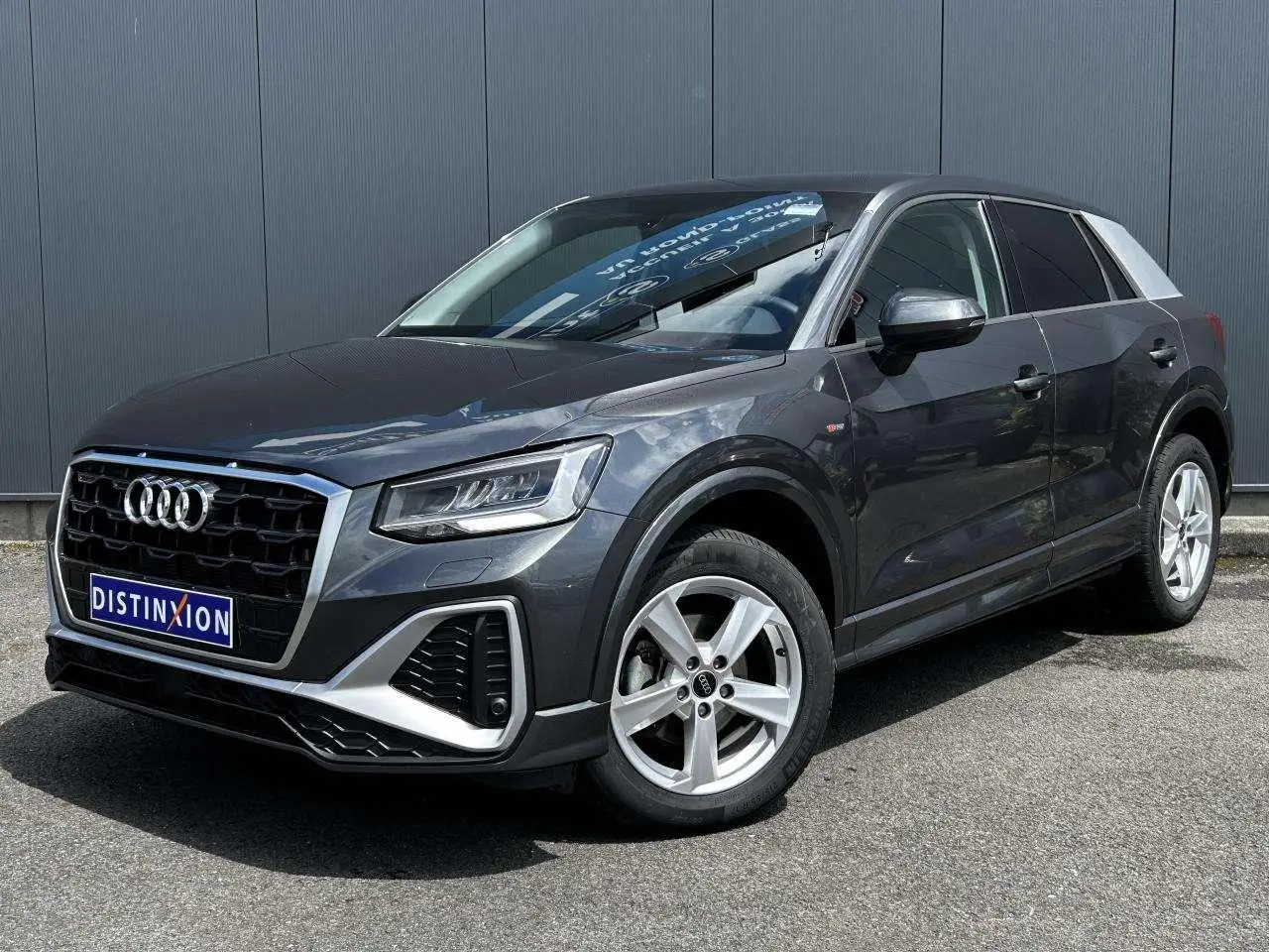 Photo 1 : Audi Q2 2024 Petrol