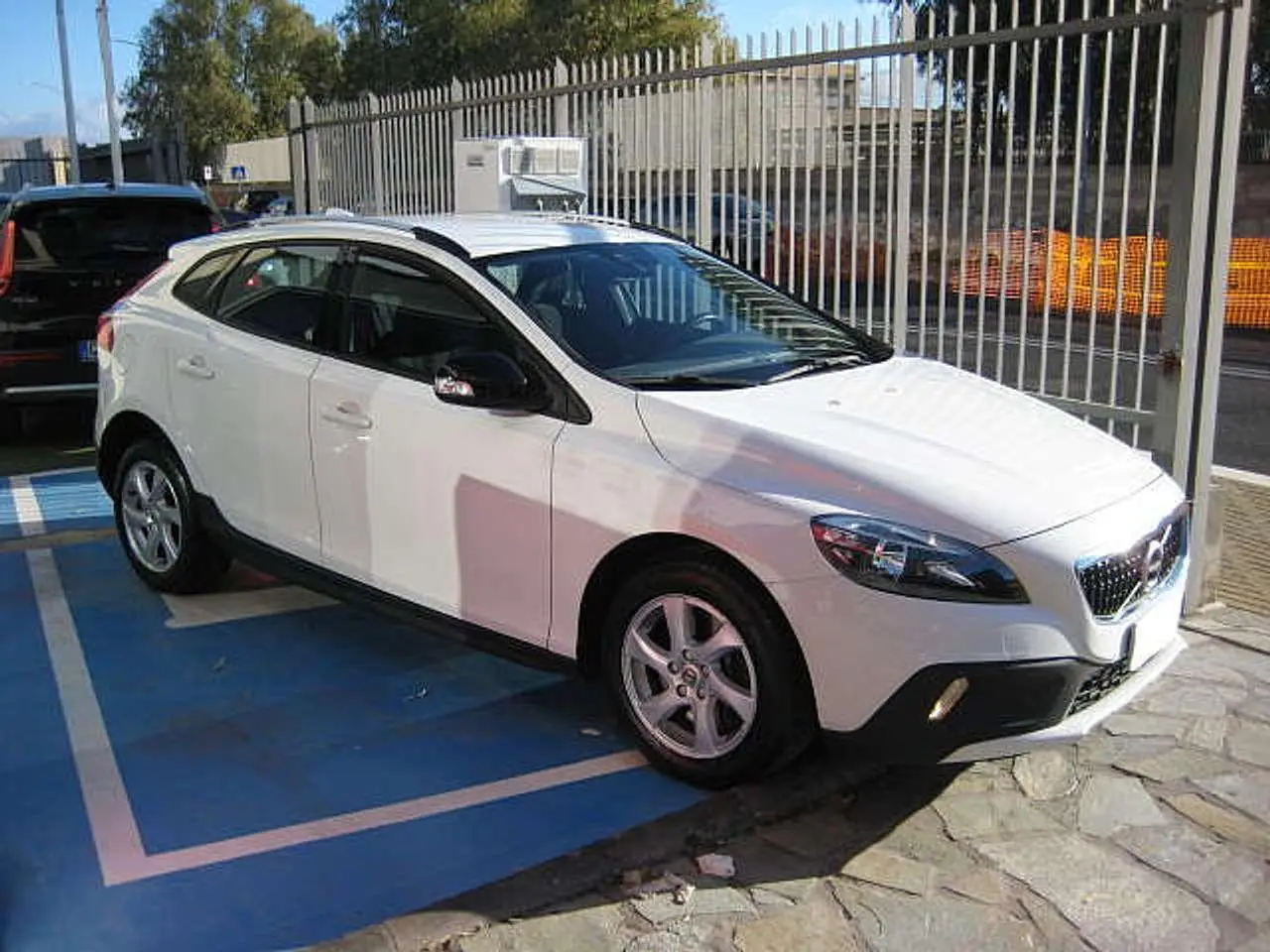 Photo 1 : Volvo V40 2018 Diesel