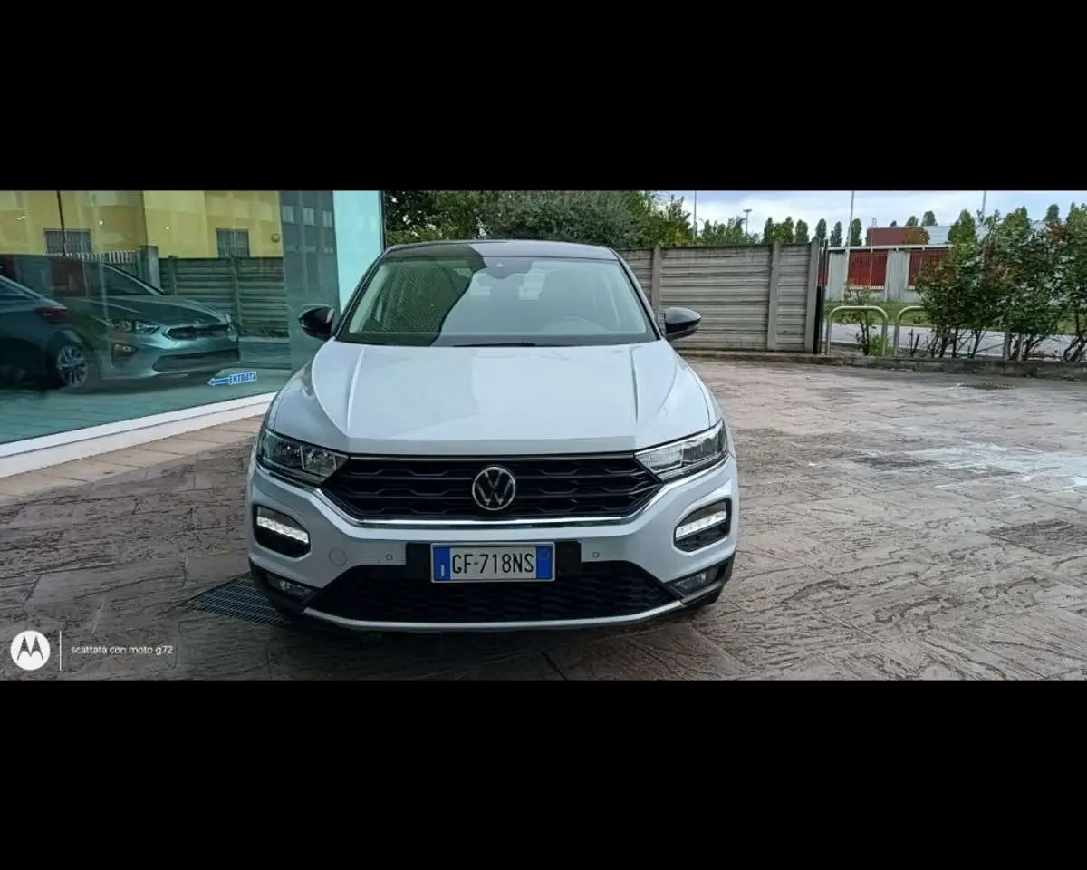 Photo 1 : Volkswagen T-roc 2021 Essence