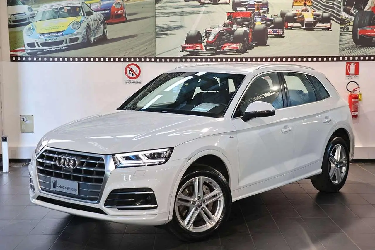 Photo 1 : Audi Q5 2020 Hybride