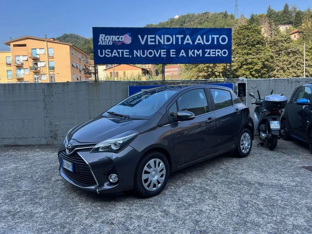 Photo 1 : Toyota Yaris 2015 Petrol