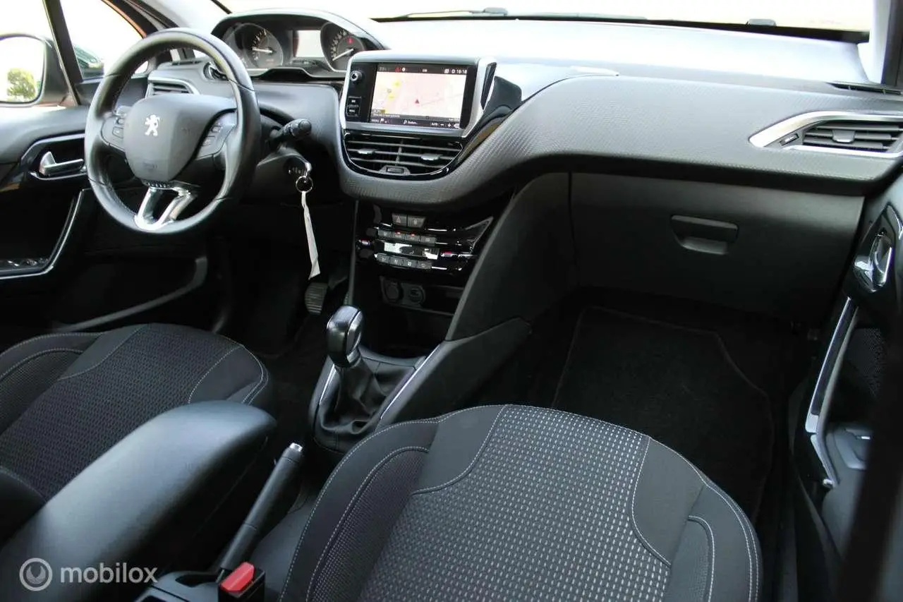 Photo 1 : Peugeot 208 2019 Petrol