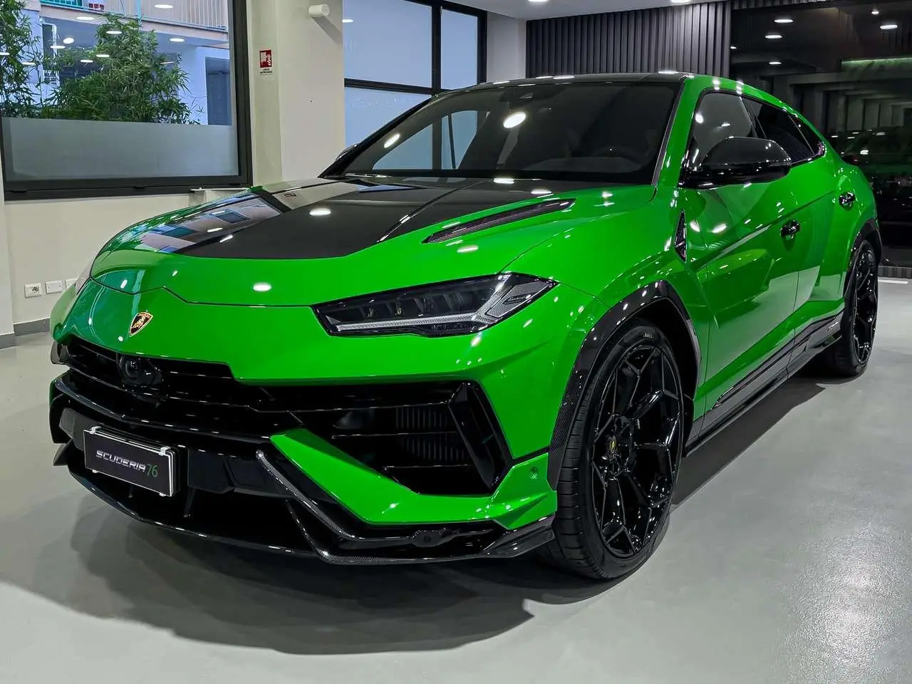 Photo 1 : Lamborghini Urus 2023 Essence