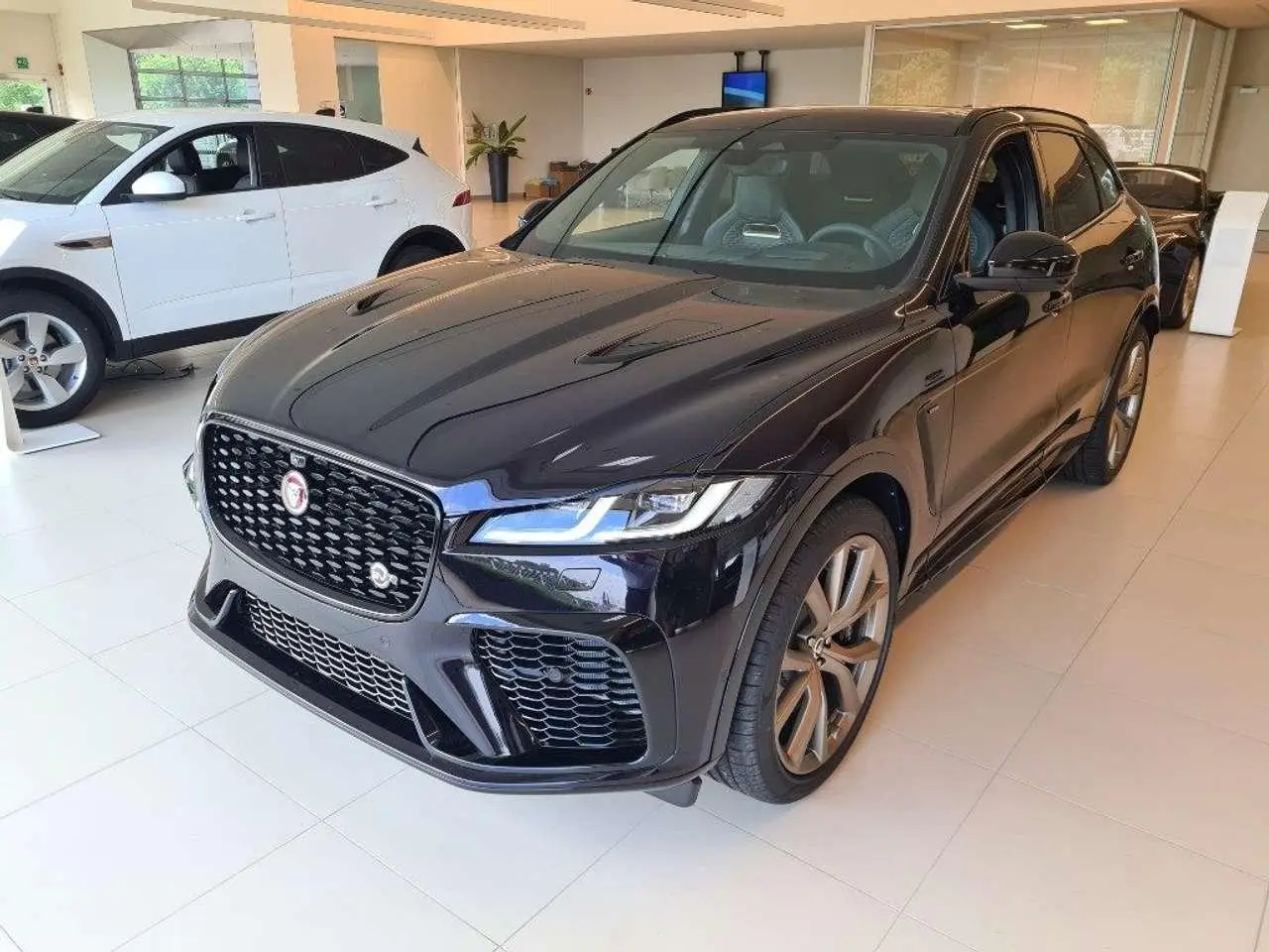 Photo 1 : Jaguar F-pace 2024 Petrol