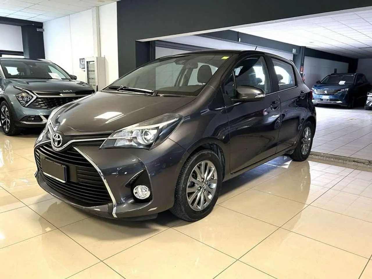 Photo 1 : Toyota Yaris 2016 Petrol