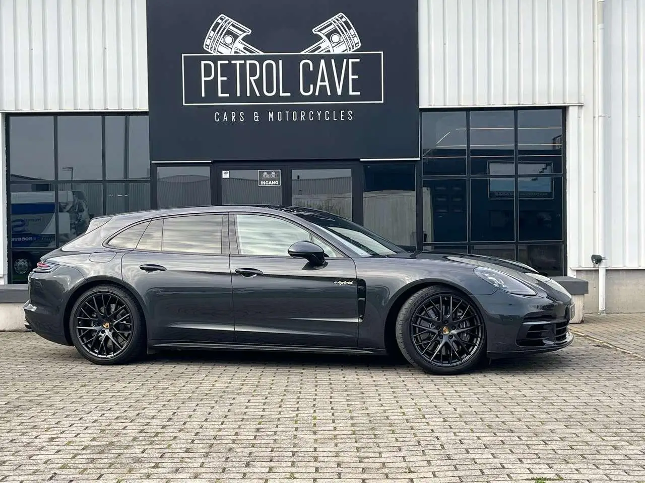 Photo 1 : Porsche Panamera 2019 Petrol