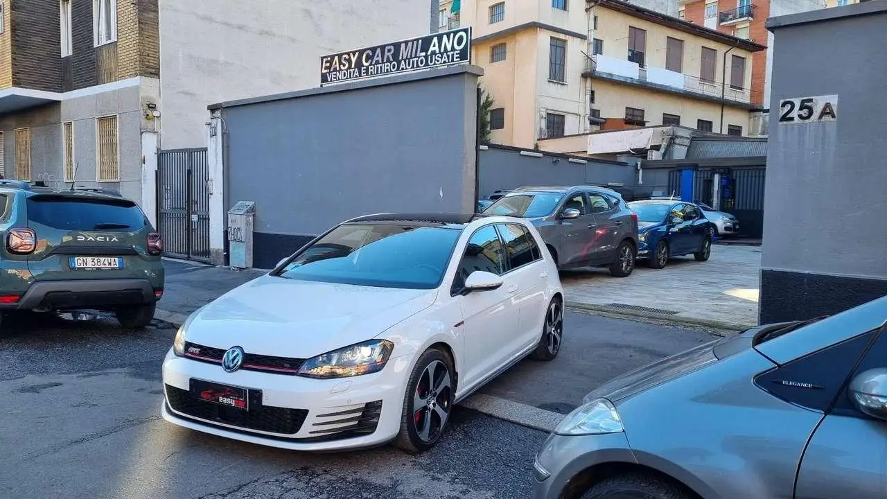 Photo 1 : Volkswagen Golf 2015 Petrol