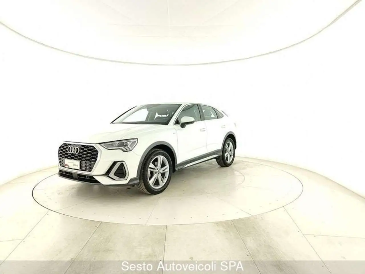 Photo 1 : Audi Q3 2021 Diesel