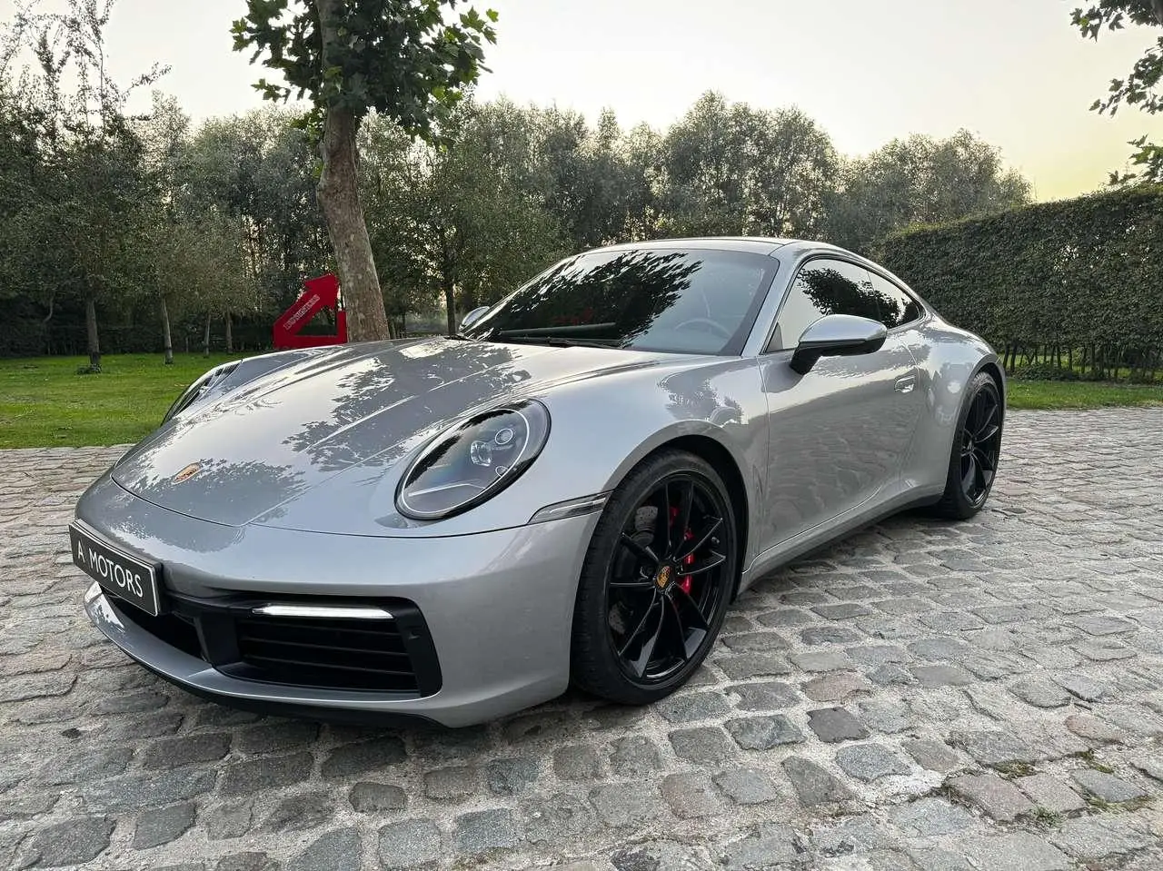 Photo 1 : Porsche 992 2019 Essence