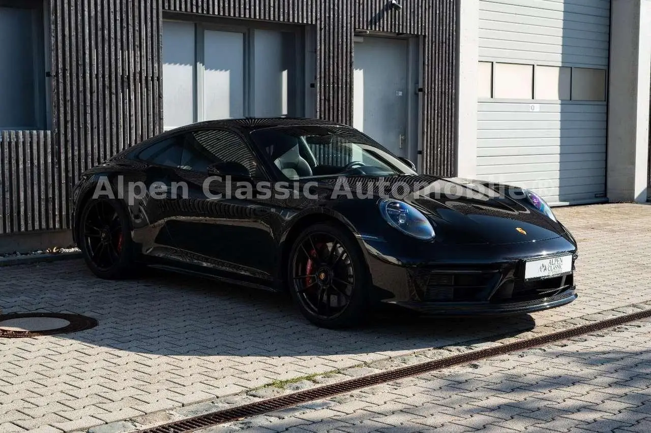 Photo 1 : Porsche 992 2023 Essence