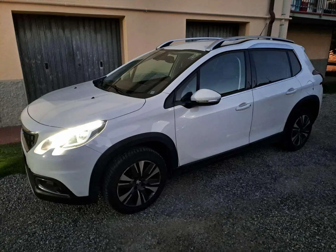 Photo 1 : Peugeot 2008 2018 Essence