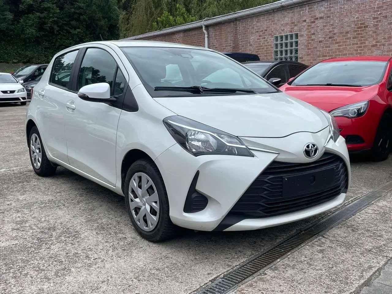 Photo 1 : Toyota Yaris 2017 Petrol