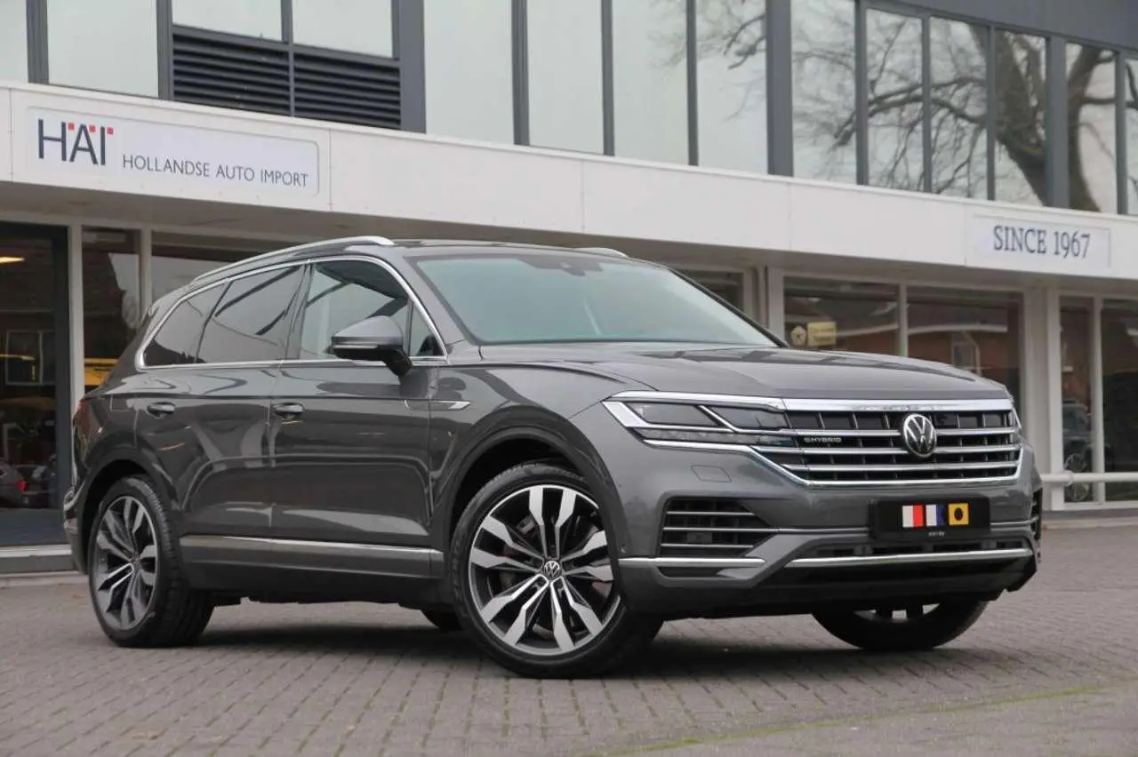 Photo 1 : Volkswagen Touareg 2020 Hybrid