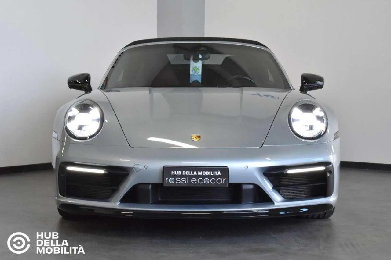 Photo 1 : Porsche 992 2019 Essence