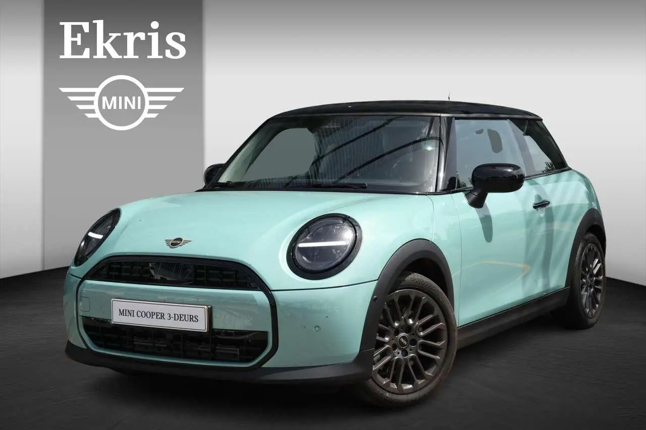 Photo 1 : Mini Cooper 2024 Petrol