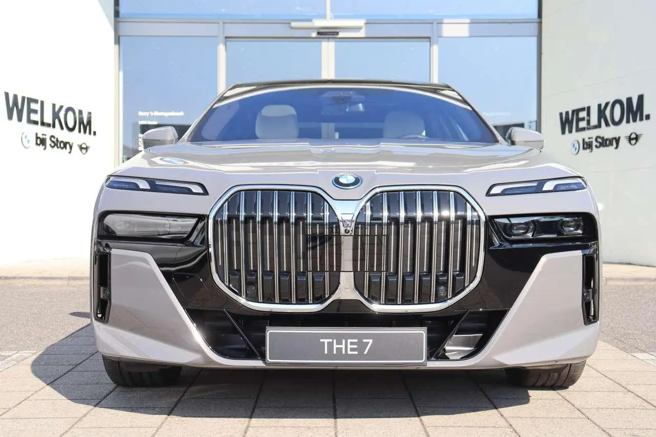 Photo 1 : Bmw Serie 7 2024 Hybrid