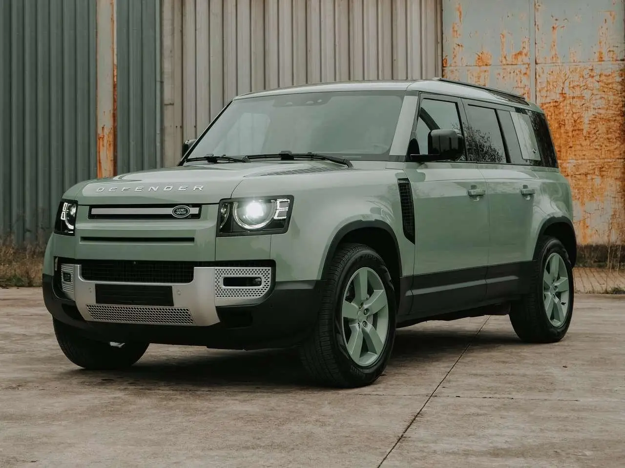 Photo 1 : Land Rover Defender 2023 Diesel