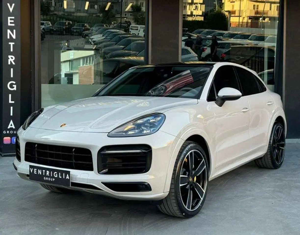 Photo 1 : Porsche Cayenne 2021 Petrol