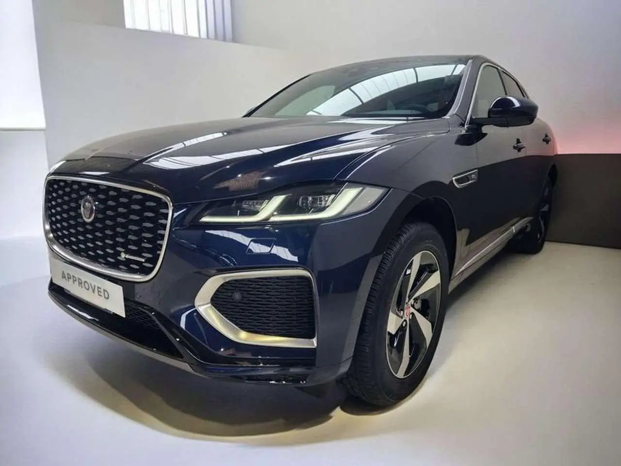 Photo 1 : Jaguar F-pace 2023 Hybrid