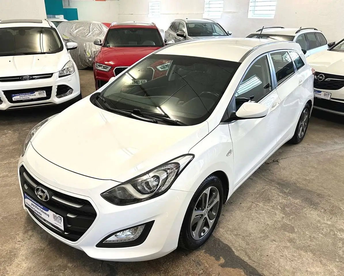 Photo 1 : Hyundai I30 2017 Petrol