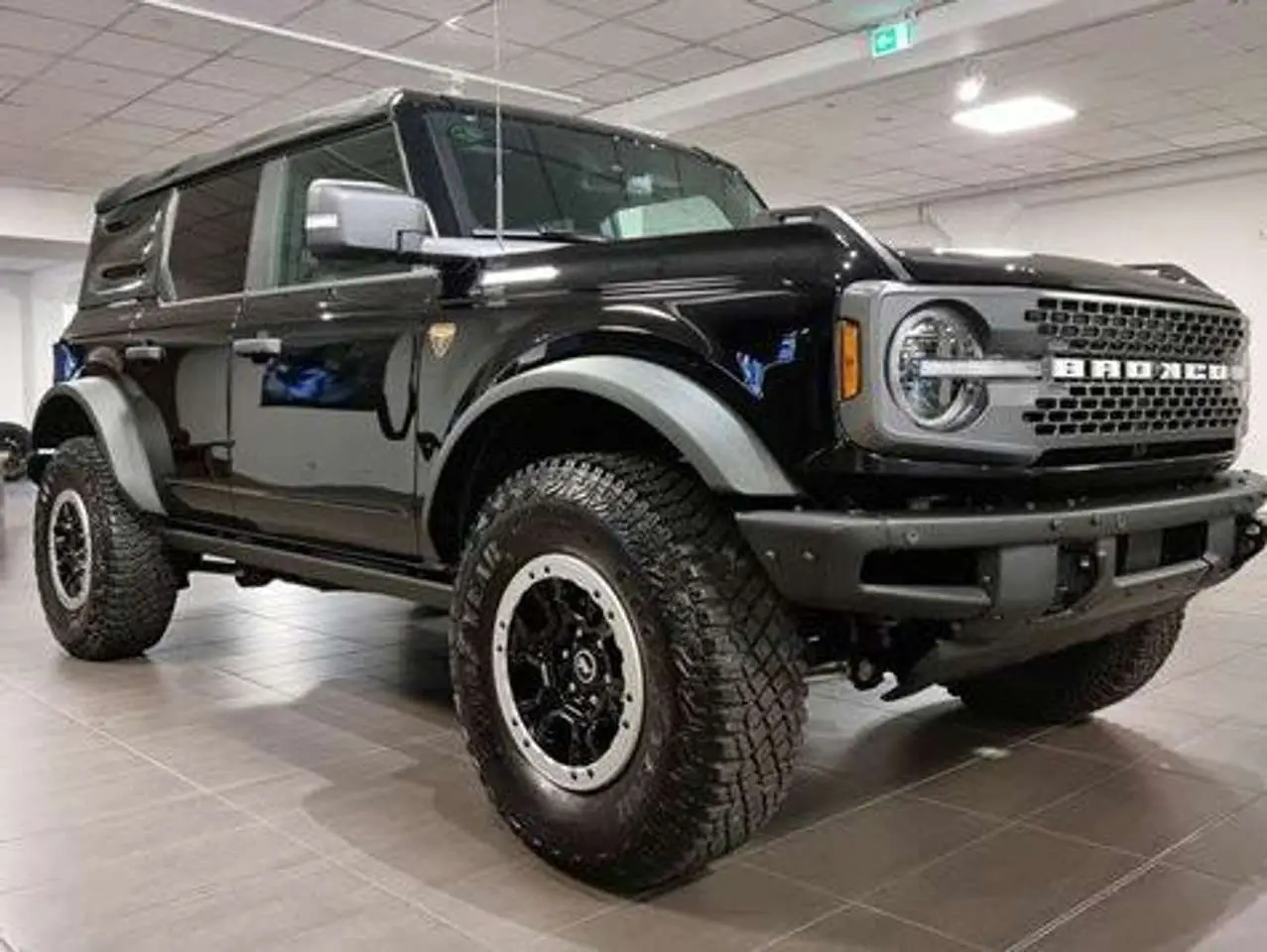 Photo 1 : Ford Bronco 2024 Petrol