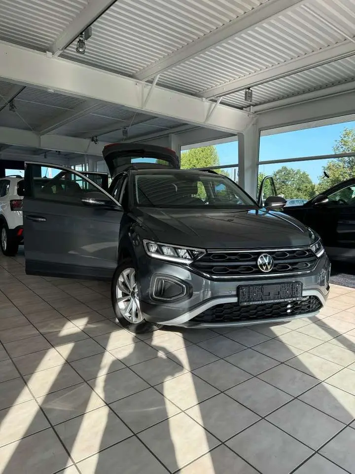 Photo 1 : Volkswagen T-roc 2023 Essence