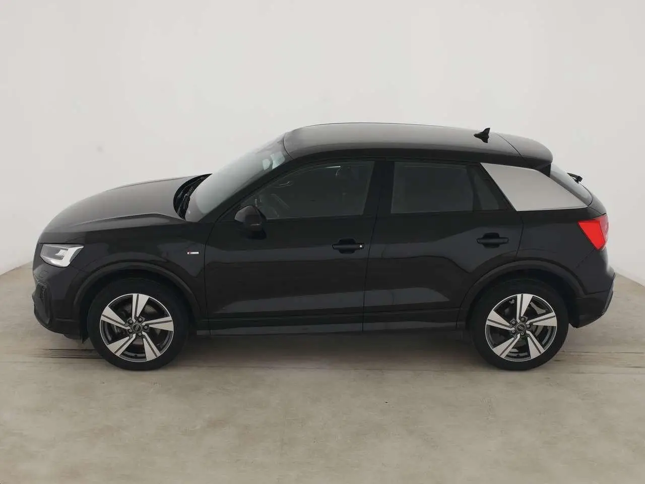 Photo 1 : Audi Q2 2024 Petrol