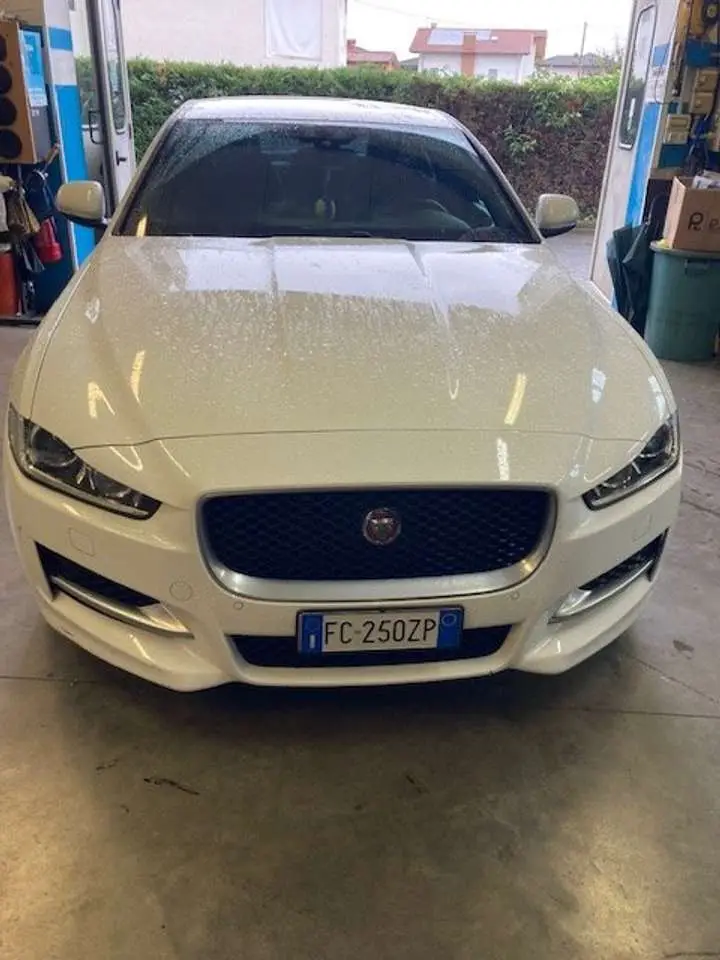 Photo 1 : Jaguar Xe 2016 Diesel