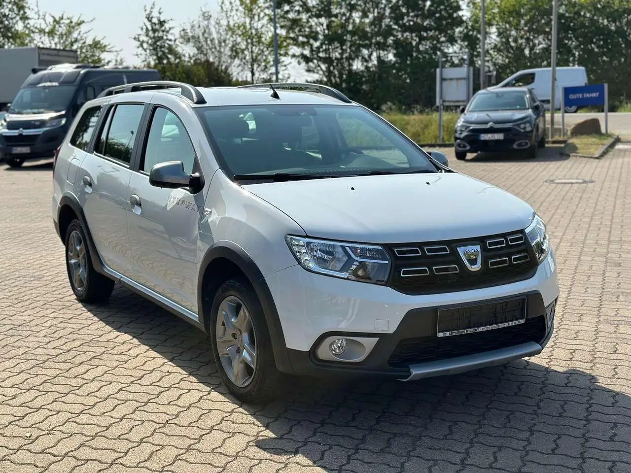 Photo 1 : Dacia Logan 2018 Petrol