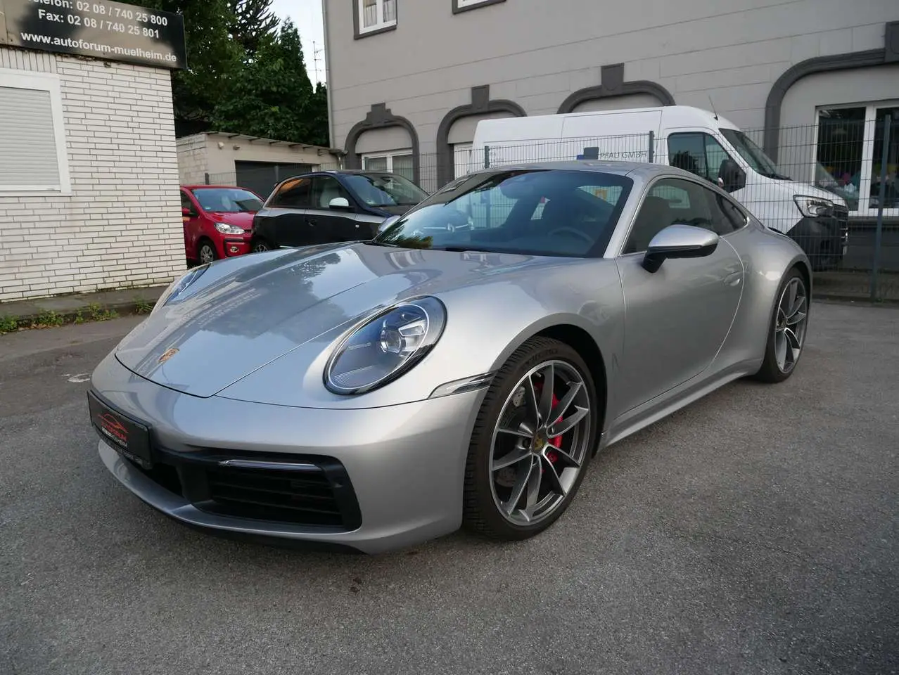 Photo 1 : Porsche 992 2019 Petrol