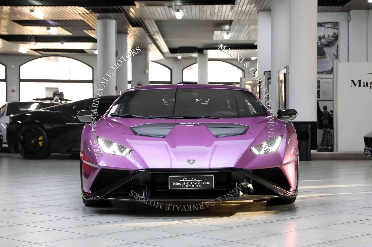 Photo 1 : Lamborghini Huracan 2023 Essence