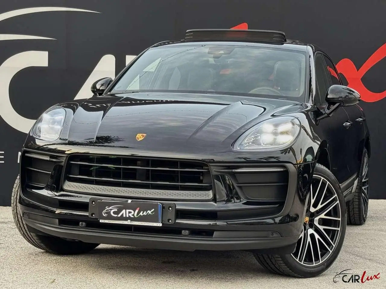 Photo 1 : Porsche Macan 2021 Petrol