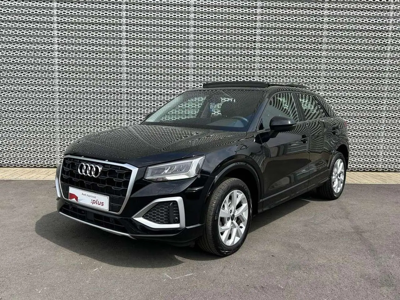 Photo 1 : Audi Q2 2023 Petrol