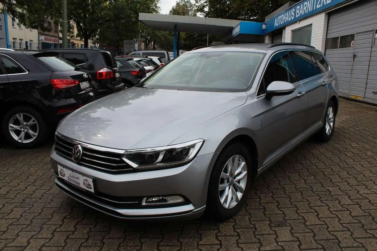 Photo 1 : Volkswagen Passat 2018 Diesel