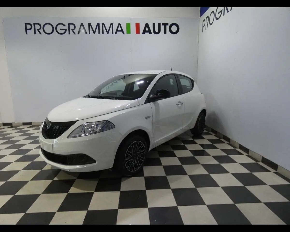 Photo 1 : Lancia Ypsilon 2023 Hybride