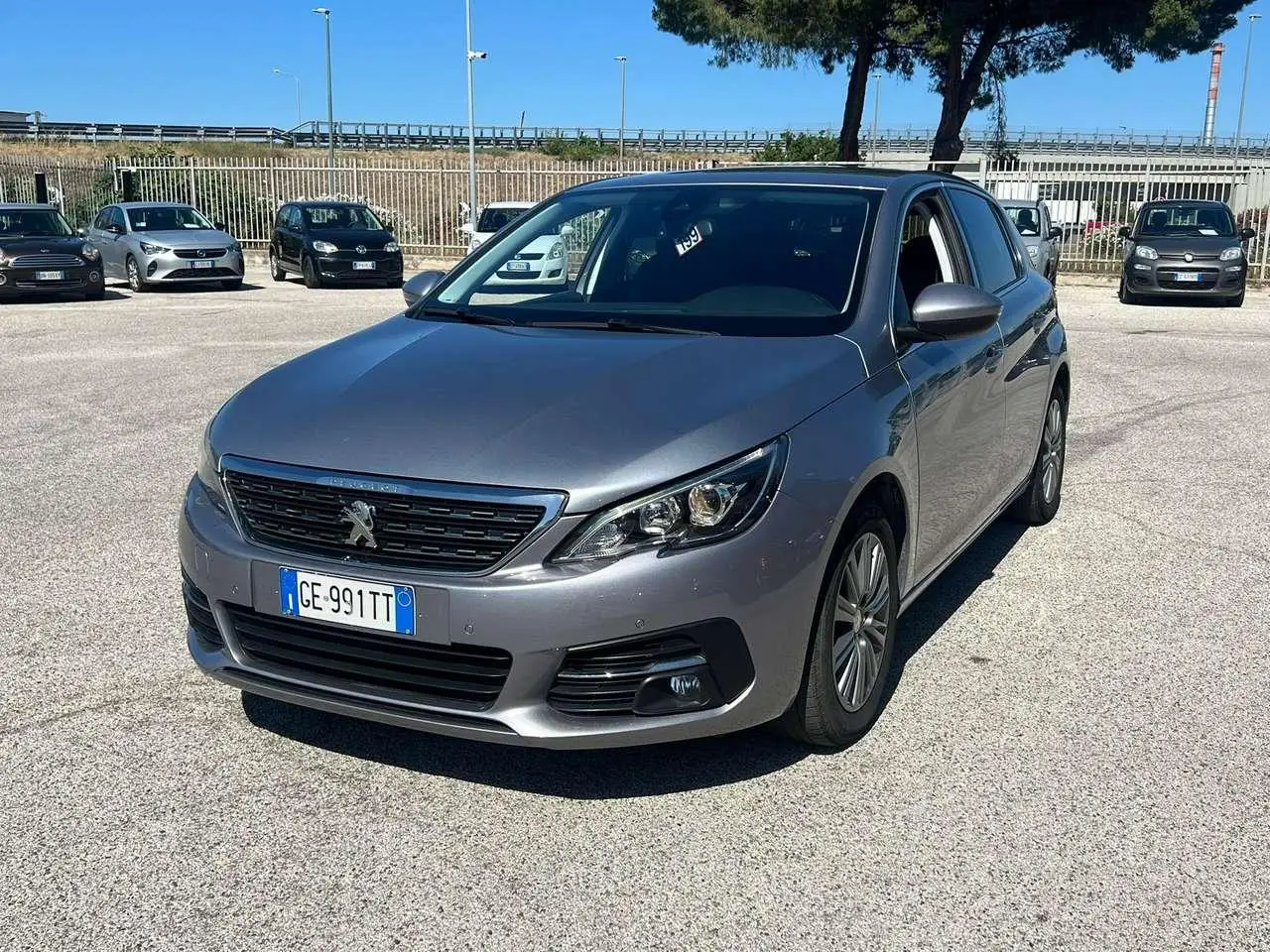 Photo 1 : Peugeot 308 2021 Petrol