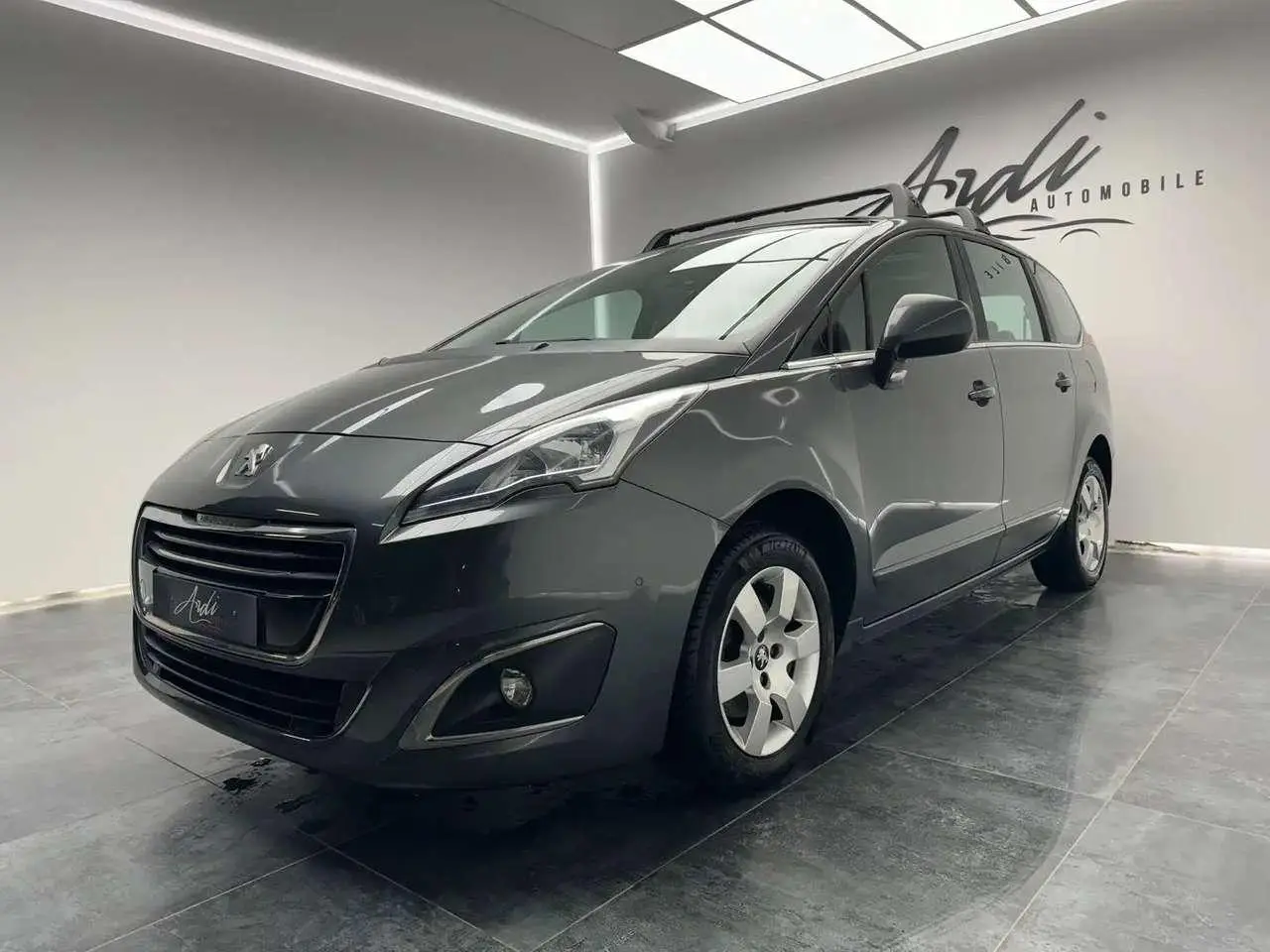 Photo 1 : Peugeot 5008 2016 Essence