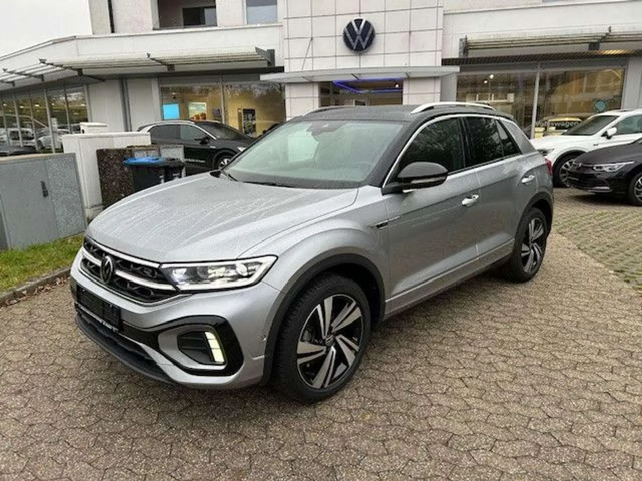 Photo 1 : Volkswagen T-roc 2023 Essence